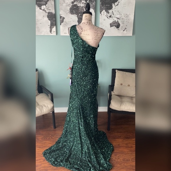 Emerald green sparkly formal dress - Picture 4 of 4
